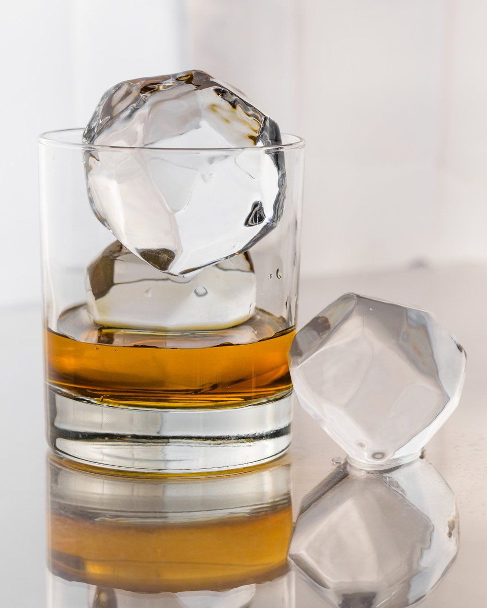 The highlight of any night. <a href="/IceModern_nyc/">Ice Modern</a> 
#gemstone #cubes #Cocktailice #Ice #nycbars