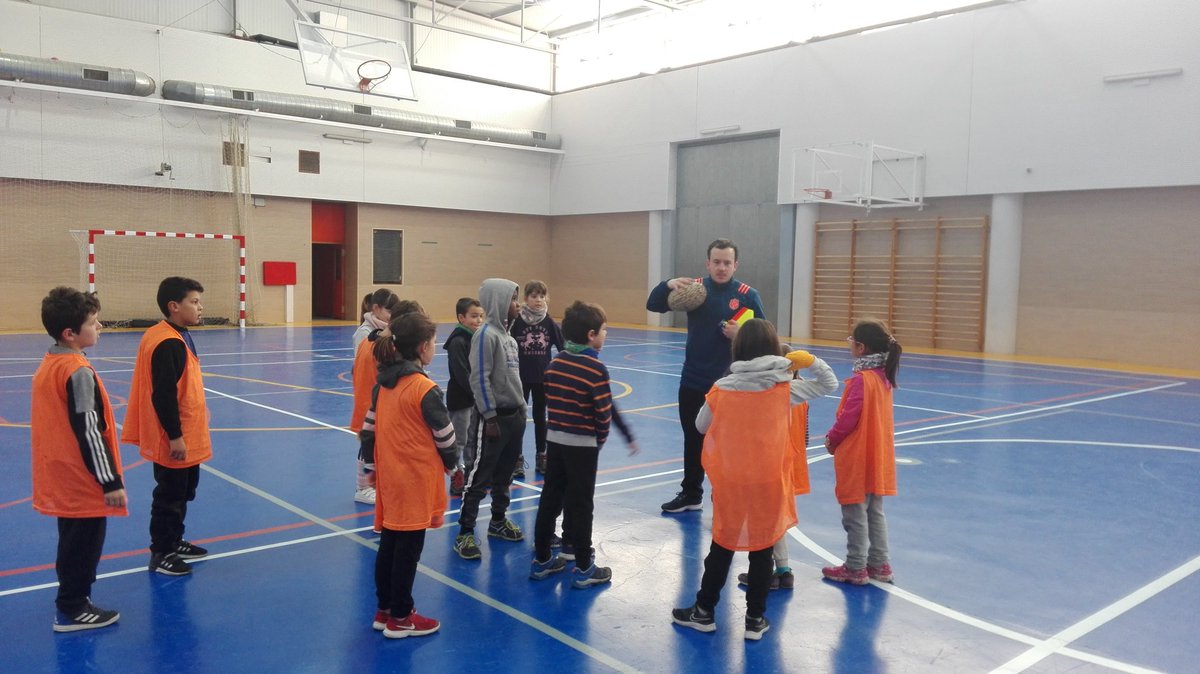 Hoy hemos disfrutado del Rugby, gracias #bancoactividadesDGA con Miguel Hernández del club Bajo Aragón de Caspe. Iniciativas fantásticas.