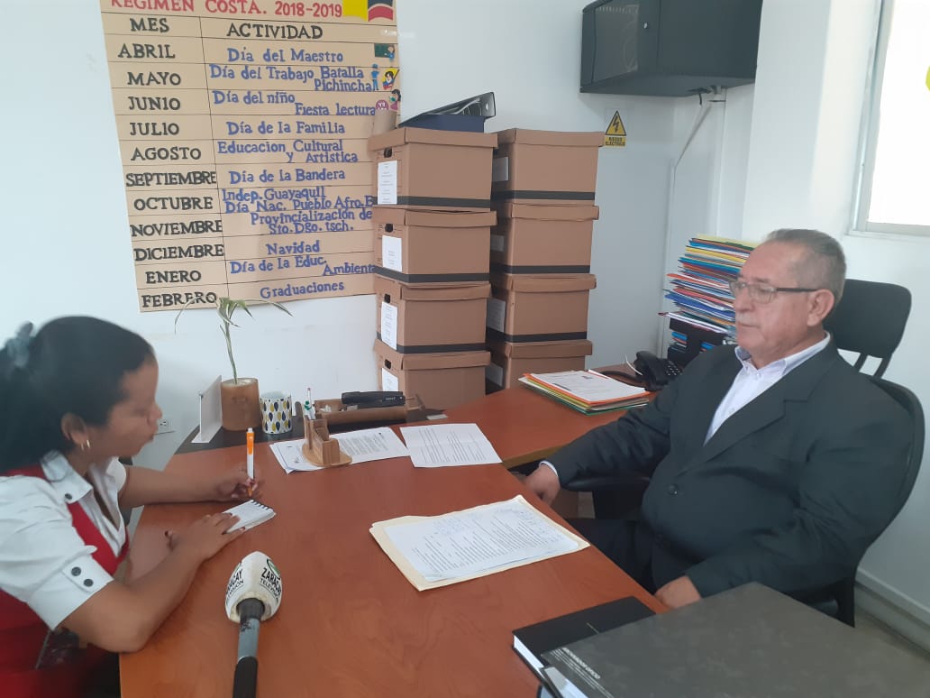 EdgarCuevaV's tweet photo. HOY | MSc.@EdgarCuevaV director #Distrito23D02 de educación #SantoDomingo en entrevista con @zaracaytv, informa sobre los procesos de #InscripciónCosta periodo 2020-2021. También informa sobre las #SedesDeInscripción de las Unidades Educativas:
#24DeMayo
#EloyAlfaro
#VillaFlorida https://t.co/tQRQU8SYOk
