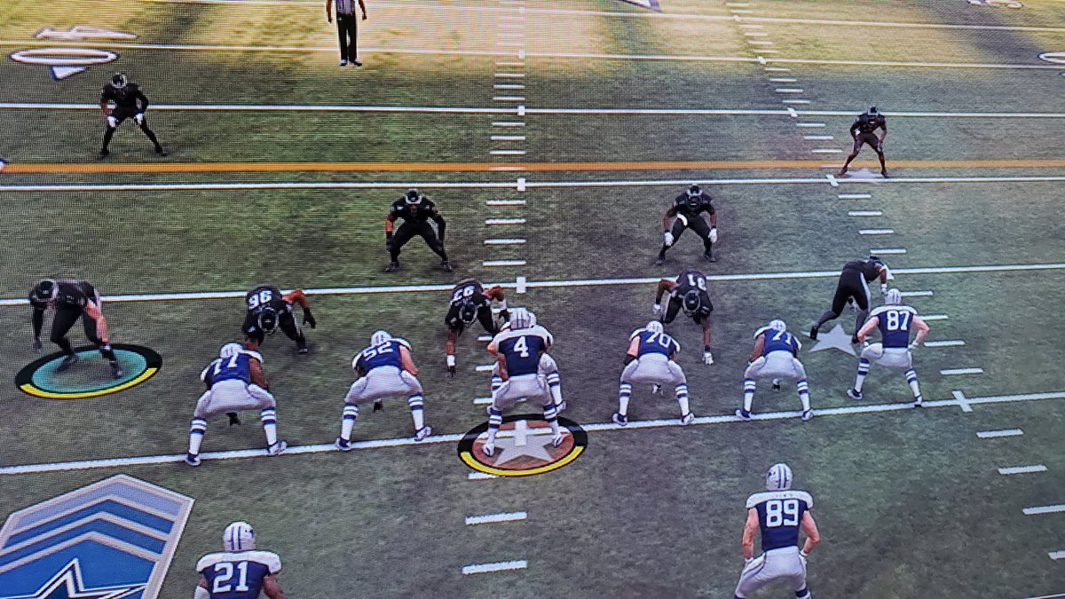 Angle_RaRa35's tweet photo. #Madden20 thanks for putting my own team against me. Their run play was really effective 😔 #glitch https://t.co/ivyUjKKuw3