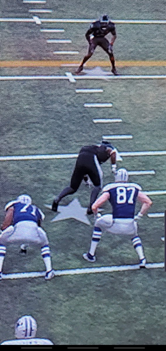 Angle_RaRa35's tweet photo. #Madden20 thanks for putting my own team against me. Their run play was really effective 😔 #glitch https://t.co/ivyUjKKuw3