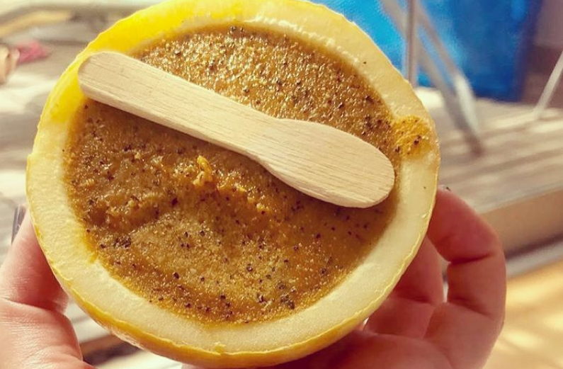 verdesmeralda2's tweet photo. Conoce más de #Maracuyea ☀, el primer helado empacado en #cascara de #fruta: https://t.co/YMTbIAUm13. https://t.co/59QB4QA3jL