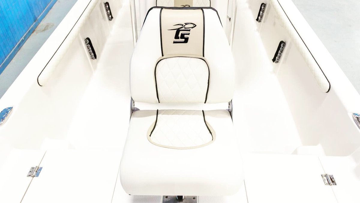 carolina_skiff's tweet photo. The 23 LS can safely accommodate up to 12 people and includes upgrade options and features like a removable bow fishing seat, plush diamond-patterned upholstery and a stainless steel steering wheel. Visit our website https://t.co/tp1OFZHlpS. #carolinaskiff #linerseries https://t.co/cHUhCMdpke