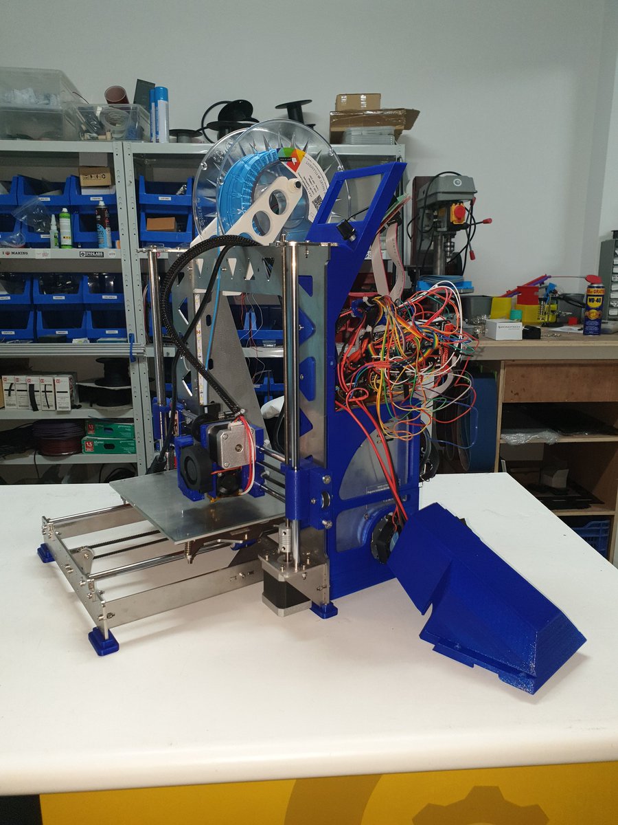 MakerGal3D's tweet photo. Ya sabeis que estamos un poco obsesionados con el tema de los cables, así que os dejamos unas fotos de la última máquina que hemos retocada
#pympmyprusa #p3steel #prusa #prusai3 #sat #marañadecables
#3dprinter #impresora3d #3Dprinting #3dprint https://t.co/ZdCTC1ZekI
