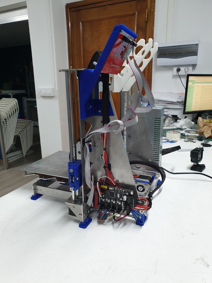 MakerGal3D's tweet photo. Ya sabeis que estamos un poco obsesionados con el tema de los cables, así que os dejamos unas fotos de la última máquina que hemos retocada
#pympmyprusa #p3steel #prusa #prusai3 #sat #marañadecables
#3dprinter #impresora3d #3Dprinting #3dprint https://t.co/ZdCTC1ZekI