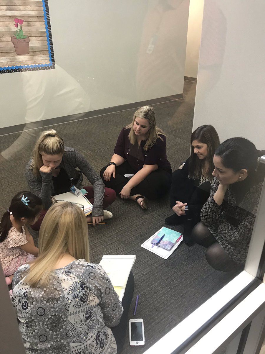 kelliiAnnn_'s tweet photo. Practicing our Guided Reading craft with great coaching tips from Enid Martinez #RREpride #katyool @EnidMartinez @cheryljglasser https://t.co/VDPDwxPh22