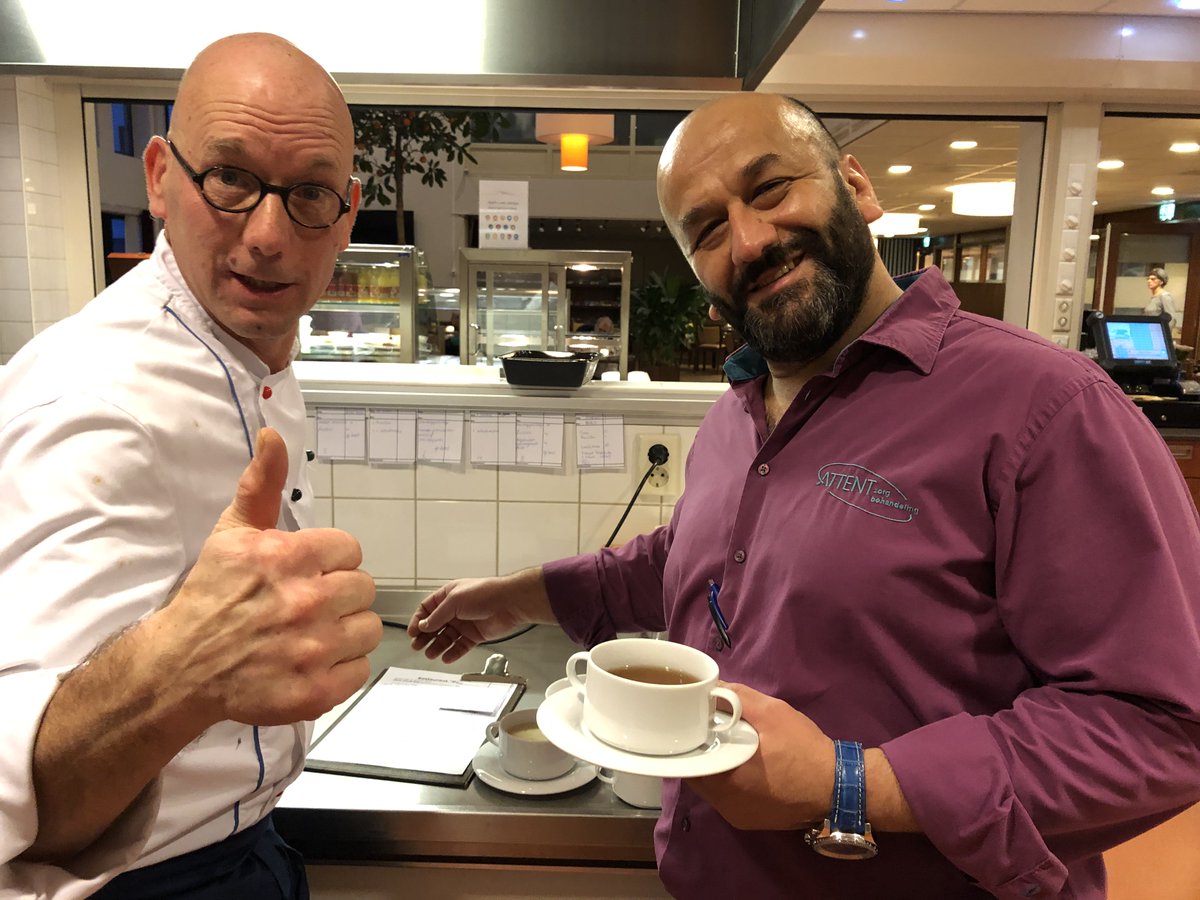 Iedere dag eten we LIVE mee 's avonds en <a href="/VeraEisink/">Vera Eisink</a> loopt de ronde mee van Erwin en Adam in het Arnhemse verpleeghuis Regina Pacis. "Mooiste werk dat ik ooit heb gehad! Als odueren blij zijn, zijn wij dat ook."