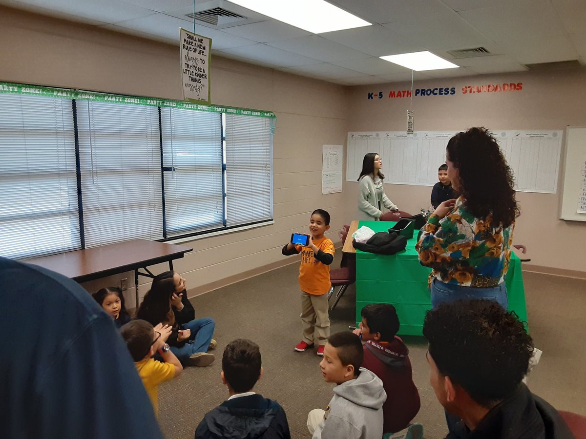 counselor_HDHES's tweet image. Lots of fun with Three minute Charades with our PALS @OSheaKeleher_ES this morning! #teamSISD #mentoringrocks #loadsofFUN