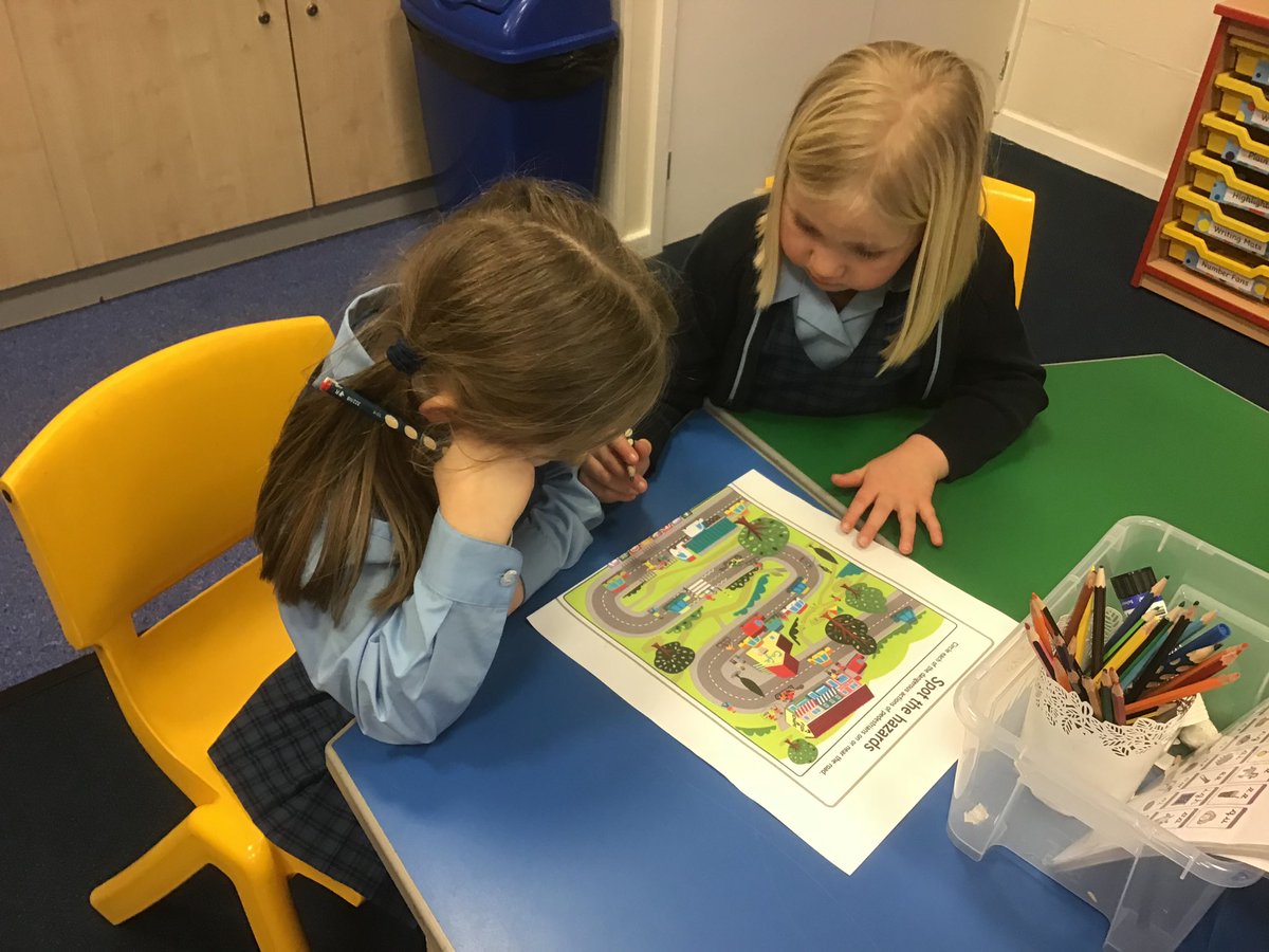 HeadofJuniors's tweet photo. Year 1 @NGHSJuniors applying their learning of road safety in #pshcee discussing which pedestrians are crossing unsafely and safely and why #reallifelearning #greencrosscode #Rospa #highwaycode https://t.co/1TcqjMh3ph