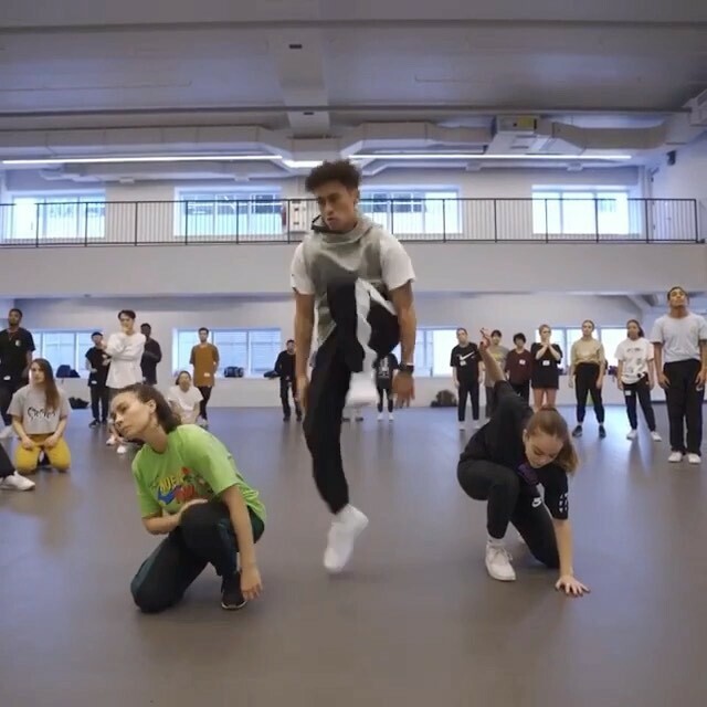 KINJAZ's tweet photo. Strength is in the details. @keonemadrid &amp; @_marimadrid .
🎵: “In Between” - @mblumemusic .
#KINJAZ #KeoneMadrid #KeoneAndMari #beyondbabel #newyork #audition #dance #choreography #theater #show #MovementInTheShadows https://t.co/13q4UJVl8l https://t.co/ZxUqlmoLAT