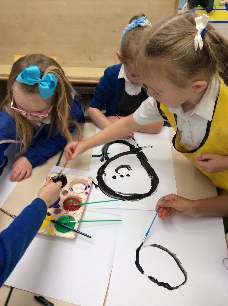 GSPSReception's tweet photo. Fantastic independent painting of characters from Jack and the Beanstalk. @GwladysStPrim @GSPSReception #GSPSEYFS #GSPS #enjoyingandachieving #highlevelsofengagement #motivationandconcentration https://t.co/vtsLxsa5Ur