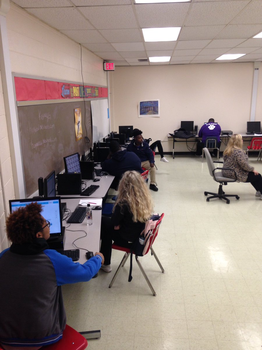 coachsmay's tweet photo. #SHILC program changes are a "Hit" with students and teachers.  And administration is just😁 Especially with students telling us how much 'THEY' luv the changes Anterion Springfield told me yesterday."I'm actually learning Alg II now..#Reachingthem @davis_chrisray @hassell_joey https://t.co/IW1Znl7Fjp
