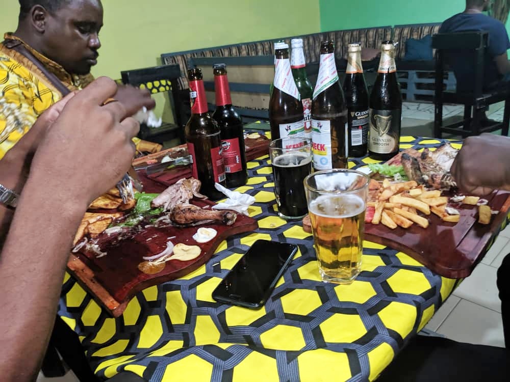 leminlang's tweet photo. Et si vous passiez vos afterwork chez nous? Music, boisson, nourriture 😏 en compagnie de qui vous voulez ça fait toujours l'affaire
#cestleminlang #ôminlangmingogue #theplacetoeat https://t.co/ql7QWltbYk