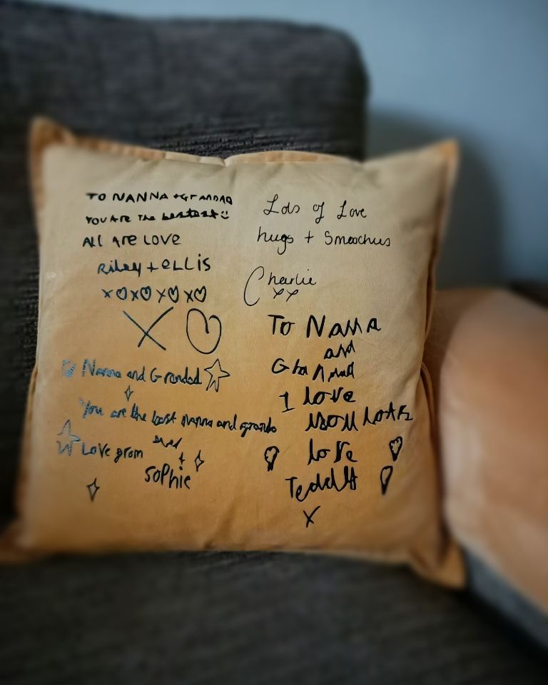 WeThreeBears1's tweet photo. A very special present for the best Nana &amp; Grandad. A message from each of their grandchildren and very special daughter. You can imagine how much they loved it 💓 https://t.co/Zd1xDkFHlD