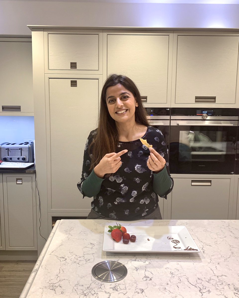 Geeta & friends popped in to do some brand photography & videography of their lovely choco’licious Samosas. Of course we helped with taste testing 😋 @greensisters_