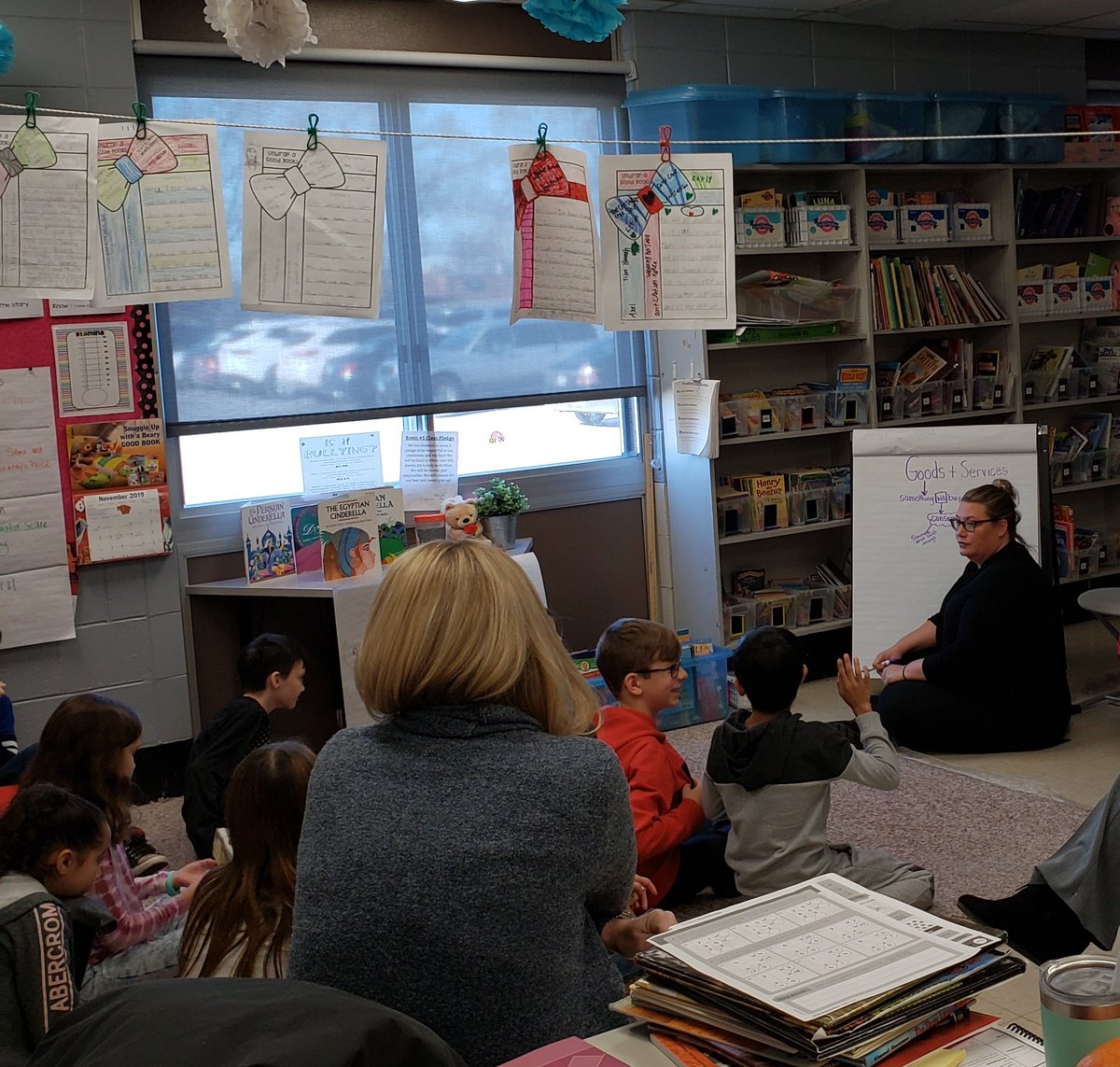 mbkudrna's tweet image. .@MrsTokarczyk 3rd grade moving from Choice Time to a project within their Goods and Services unit. St want to study more about the mall. @Scampbell_IC modeling the  project approach process. #wdsd7 #studentdriven @ISBESupt @ISBEnews