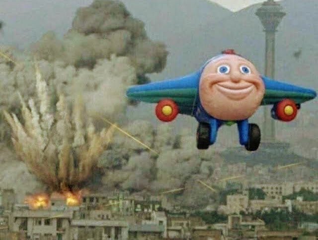 nomi49's tweet photo. When your workplace is in chaos but your shift is over https://t.co/3ZtRgfW9oF