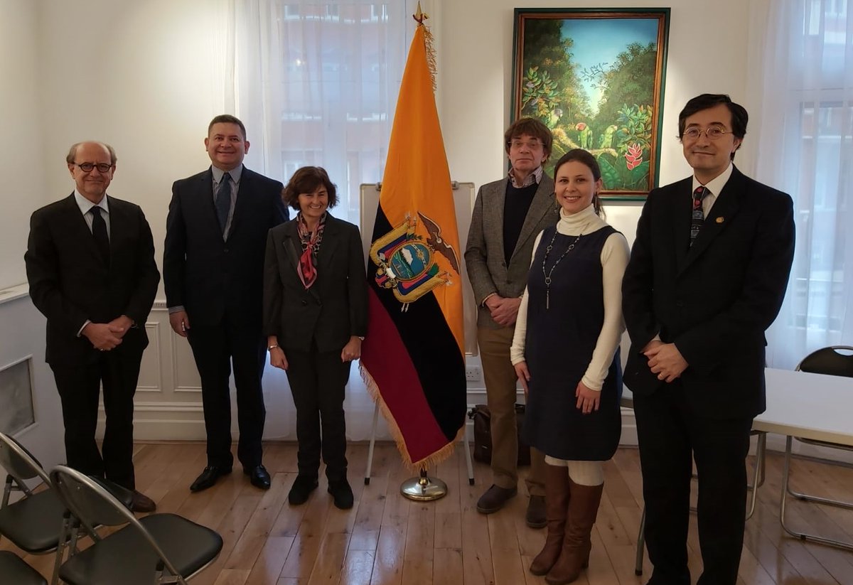 EmbajadaEcuUK's tweet photo. Embajador #JaimeMarchan mantiene encuentro con comunicadores latinos residentes en 🇬🇧 para repasar acontecimientos del 🇪🇨 y comunidad ecuatoriana. William Pineda #ExpressNews, Gloria Gómez #AculcoRadio, Colin Gordon #ElIberico y Margarita Rodriguez #bbcmundo
#DiplomaciaActiva https://t.co/vSPCBUQ14W