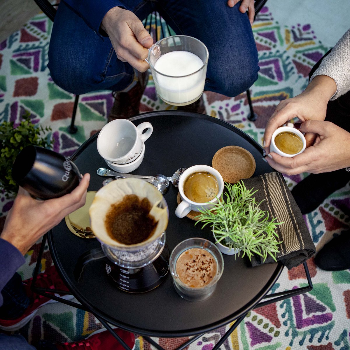 QualeryCulture's tweet photo. Entre los muchos placeres de la mesa, el café es considerado como uno de los más valiosos. Espresso, con leche, capuccino, latte… pero siempre en compañía! ☕️😎
#coffeelatte #coffee #gourmet #capuccino #roasted #thirdwavecoffe #barista #cafe #gourmet #baristas #horeca #vending https://t.co/wPG6VSVAYw