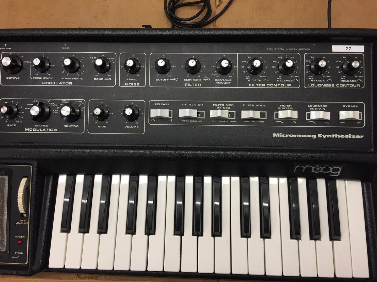 WillGregoryMoog's tweet photo. The Micromoog - a simpler alternative to the Minimoog but still with a big sound ๐ previously a feature in the Moog Ensemble.....it may well make another appearance ๐น
#micromoog #moog #willgregorymoogensemble #synth #electronicmusic #loudnesscontour #singleoscillator https://t.co/PFaWzaow39