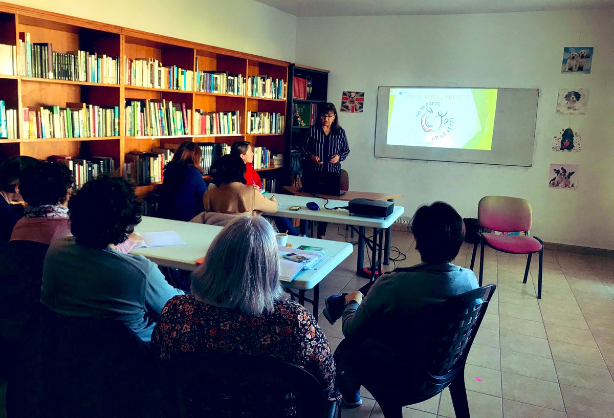 ComisionFuerte's tweet photo. Presentación del Programa de #Prevención de la #obesidad infantil del Grupo @NTPMUEVETE, de la Gerencia de Servicios Sanitarios de #Fuerteventura, en el Comité Zonal de la #RCEPS en La Oliva. 💪🏻😃 Docentes comprometidos con la #Promocion de la #Salud en las #Escuelas!! 🤩 https://t.co/BP6CrOmGbn
