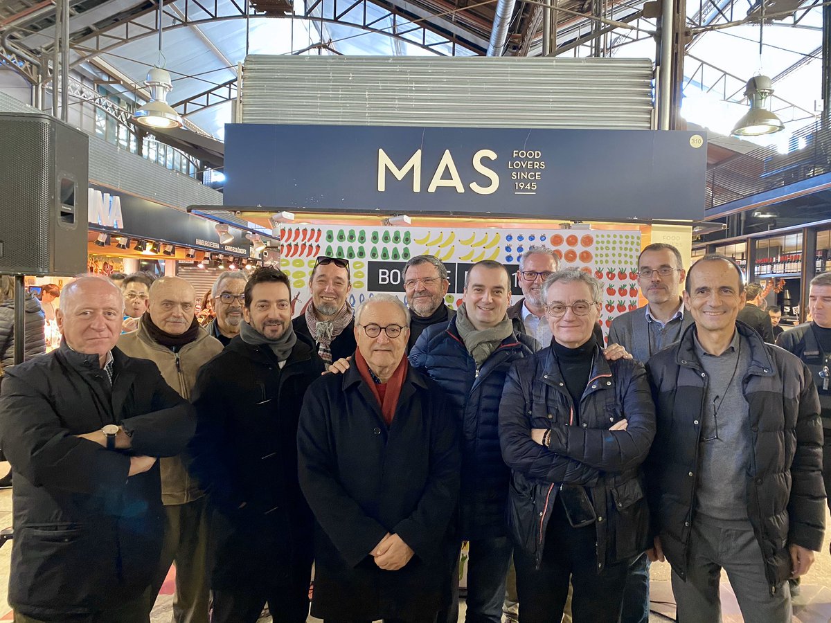 Avui <a href="/la_boqueria/">La Boqueria</a> ha presentat en roda de premsa el seu 180 aniversari. Moltes activitats amb la participació de molts Amics de La Rambla com <a href="/escriba1906/">Christian Escribà</a>, <a href="/FondaEspanya/">Fonda España</a>,<a href="/EscolaMassana/">Escola Massana</a> Prepareu-vos per gaudir d'un any espectacular!!