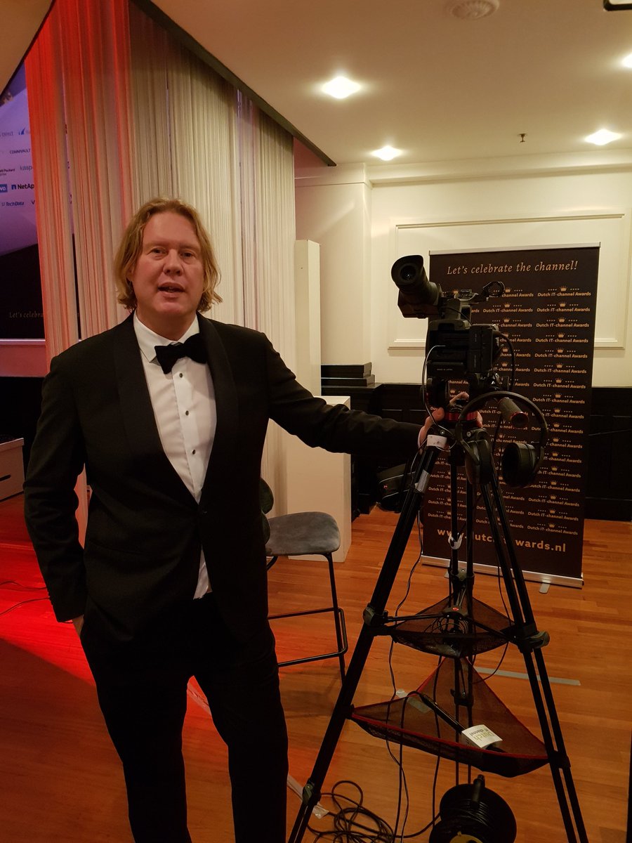 MarcovdH's tweet photo. Klaar voor de #dutchitawards, de studio is ingericht om de winnaars te interviewen bij #studio21 https://t.co/DL5phE4WMh