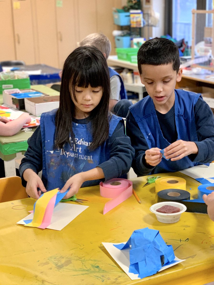 stedward307ART's tweet photo. #DISCOVERYSUNDAY is coming up 1/26. Please come to St. Edward School to see what these hardworking artists have made. We are so proud of their grit and determination. 🧑🏻‍🎨🧑🏽‍🎨🧑🏿‍🎨 @StEdwardChi #discoverysunday #tabartstudio #bigredartstudio https://t.co/1Ayjt2P5L9