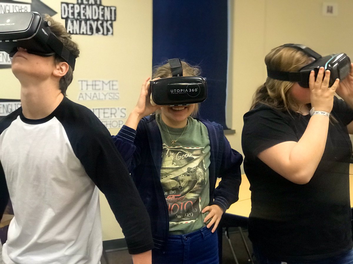 CCDrama_'s tweet photo. Virtual Reality speech practice today! #speechteam2020 #cccougars @CrossCounty1 https://t.co/TCCbomH98i