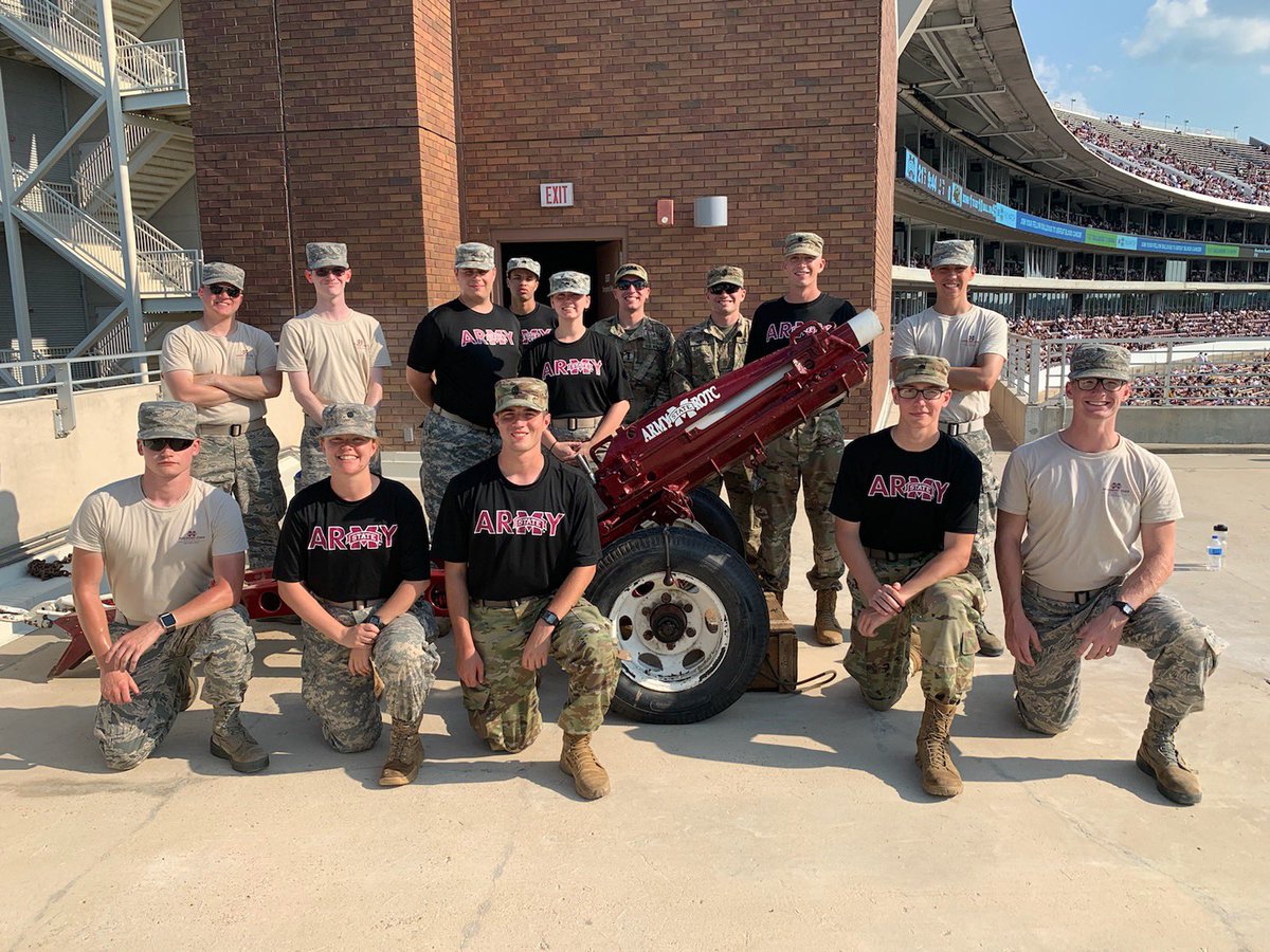 HailStateStool's tweet image. Retweet and like this if State should turn the ROTC cannon into a pirate cannon. 🏴‍☠️🐶