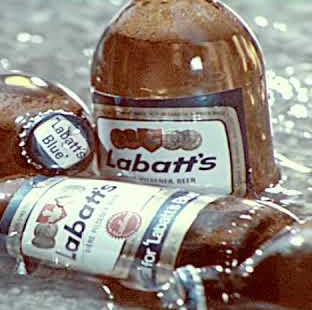BlueBuffaloCrew's tweet photo. #TBT | Remember the Stubby bottle?
👉The stubby bottle reigned supreme from about 1961-1982 when the long neck bottle replaced it.🍻
.
.
.
#labatt #labattblue #beer #beerknowledge #throwback #stubby #stubbybottle #stubbies #buffalobluecrew https://t.co/ZV7IejENCK