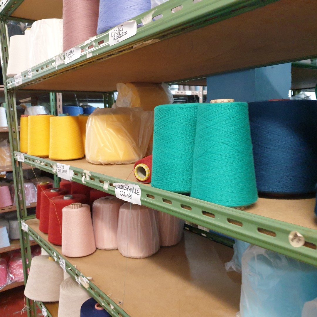 quanailles's tweet photo. Se démarquer! Par la couleur, par les motifs, par l'attitude mais surtout par la volonté d'être eco-responsable!
#quanailles #habilleursdechevilles #depairesenfils #fabricationfrancaise #madeinfrance #chaussettes #labelofg #marquefrancaise #fun #socks #ecoresponsable #recycle https://t.co/AsSr4ByuNh
