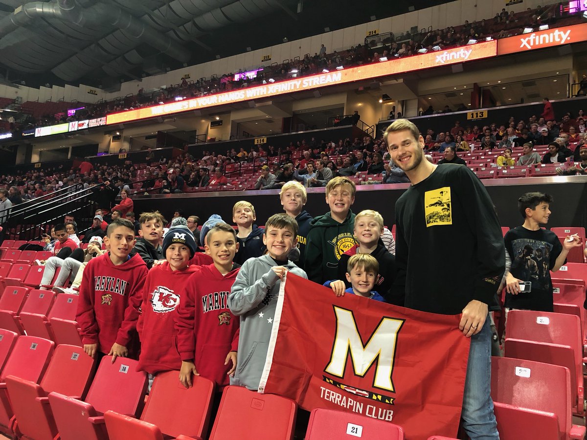 TerrapinClub's tweet photo. Great to have Jake Layman showing future #Terps what it's all about! 🐢

#Terps10K https://t.co/5dI2xG8lO3