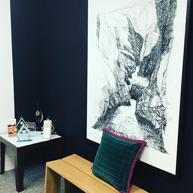 Come check out our new office look!

#officedecor #bozzuto #1500locust #centercityapartments #luxurylifestyle #itsavibe #art
