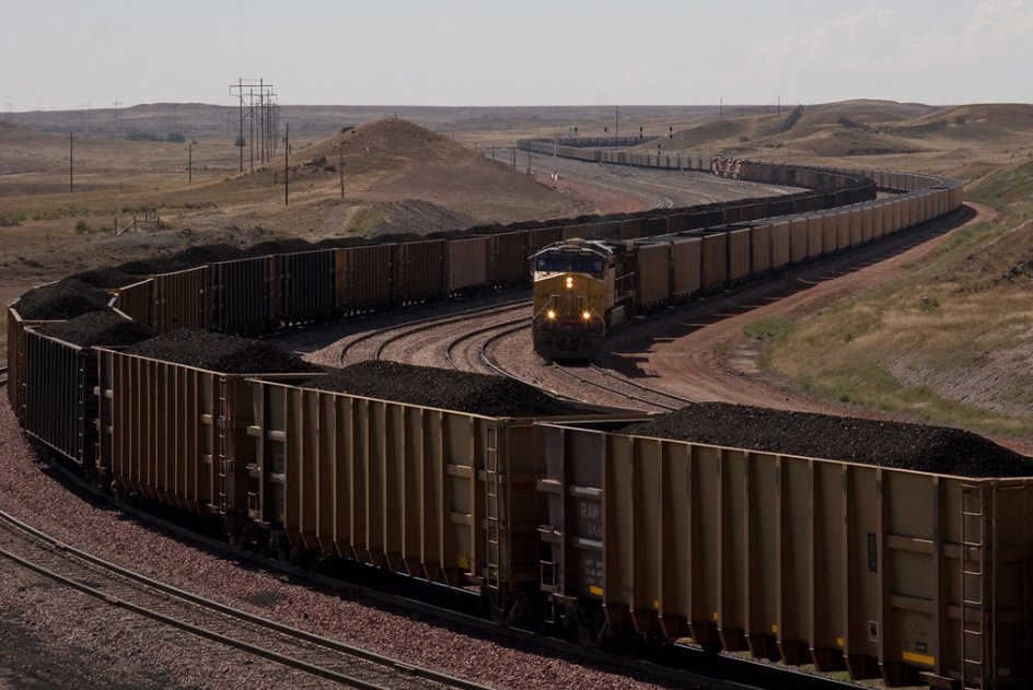 The #ClimateCrisis 🔥 is posing a serious and growing threat to the 🌎's short- and long-term economic prospects, and investors are underestimating the risks of climate change - this is one key finding of <a href="/UNDESA/">UN DESA</a>'s 2020 #WorldEconomyReport > bit.ly/2Nzmjfz #WEF20