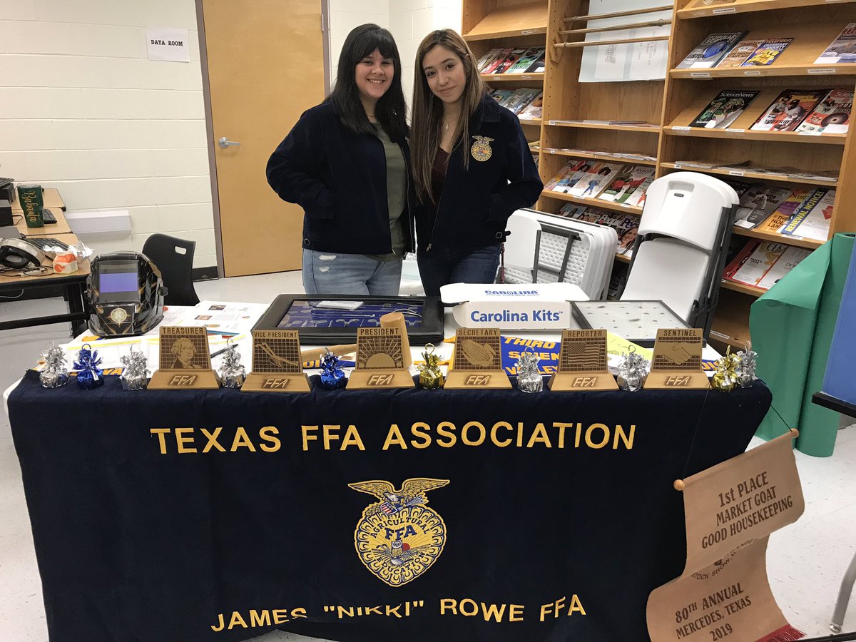 RoweCTE's tweet photo. Rowe CTE Recruitment Drive happening now in the library! MANY THANKS to our awesome students helping inform their peers about CTE courses! #CTE #CTEWorks @McAllenISDCTE @Rowe006 @McAllenISD https://t.co/kpza5hxJIs