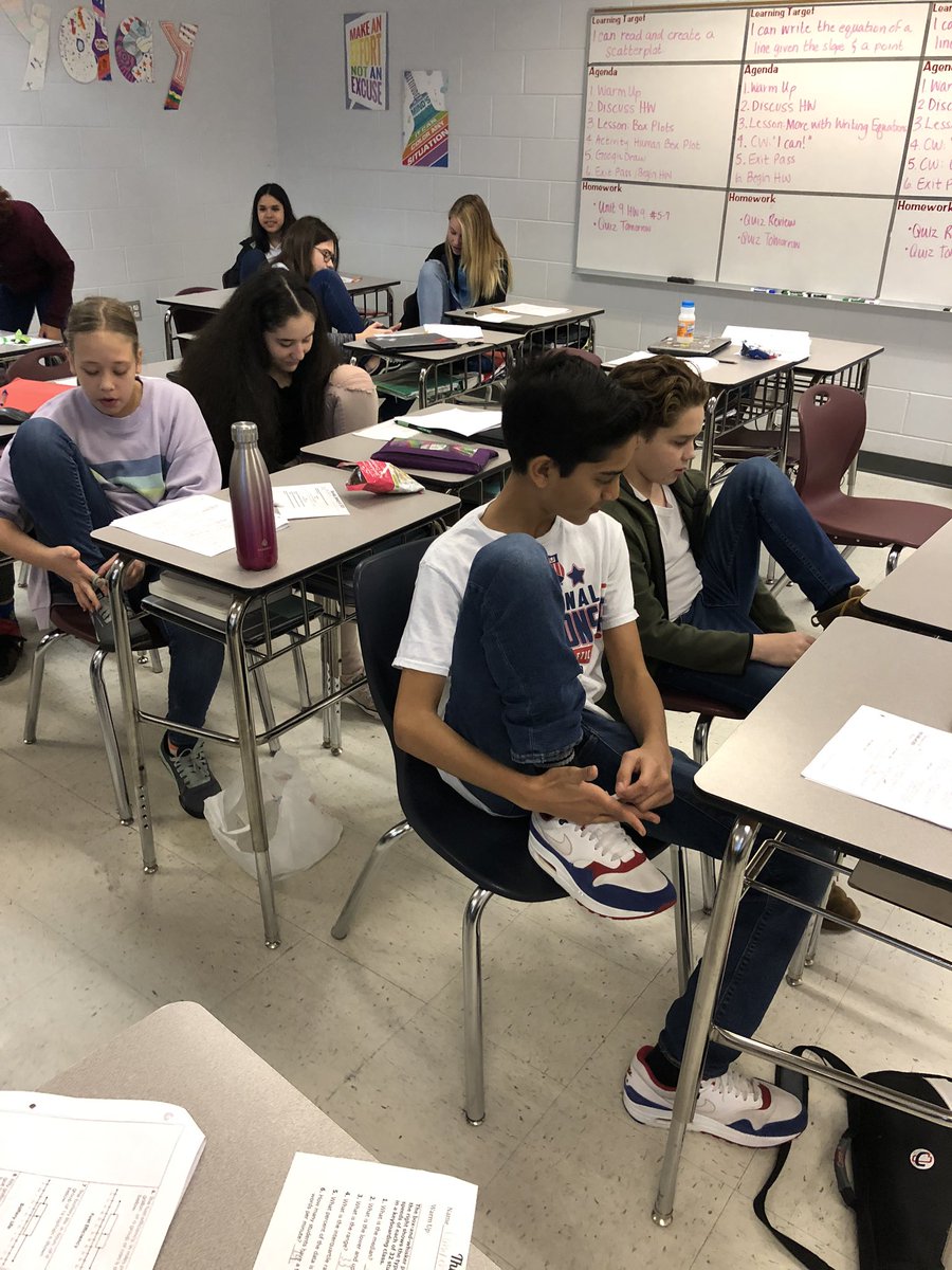 Human box plot!  How long does it take to tie your shoes with only 4 fingers?! <a href="/EdmsRavens/">edms_ravens</a>