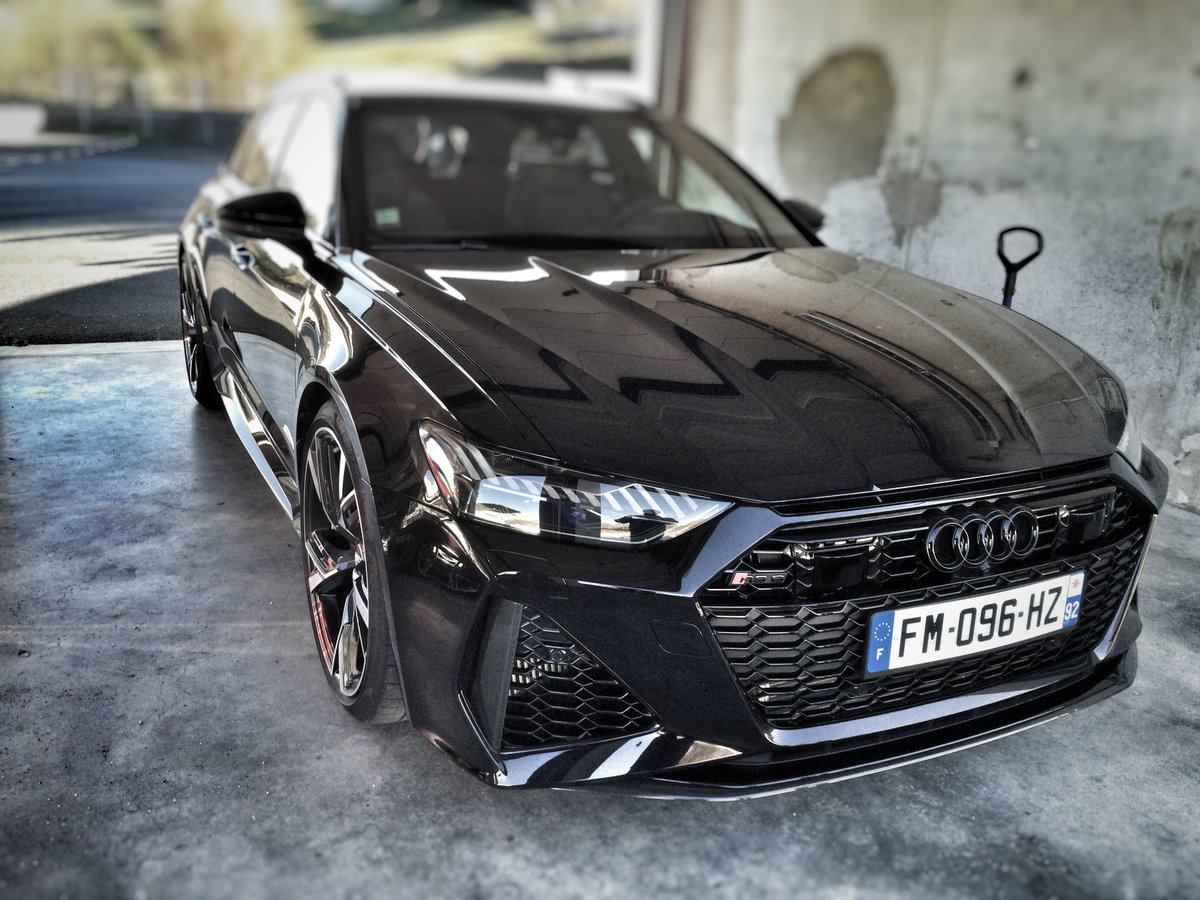 MartinCoulomb's tweet photo. Bon @AudiFrance faut qu'on cause là… parce que la fracture nette de la rétine droite, je vais avoir du mal à la faire passer en accident du travail… Merveille absolue que cette RS6 Performance sur le @CircuitCharade #VroumVroum #V8 #RSForever https://t.co/xJNiNhjdID