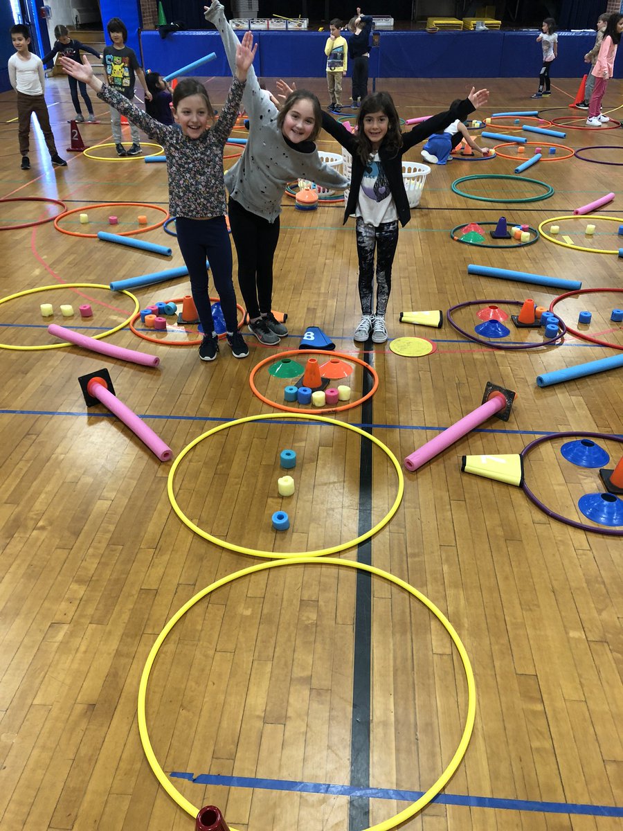 WTPEW's tweet photo. Run or skate a lap and collect an item for your snowman.  #112leads #wt112 https://t.co/lhQDIpklST