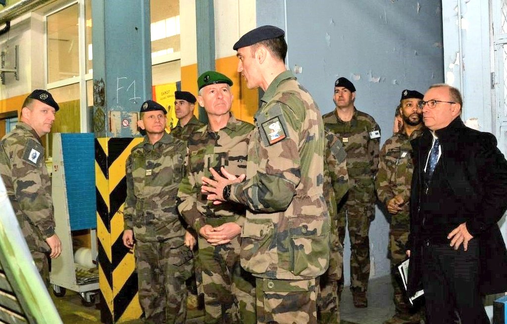 COM6BLB's tweet photo. Visite au #4RMAT sur le camp des Garrigues et à St-Césaire. Point de situation sur l’activité MCO et les projets du régiment, spécialement dans la perspective de son regroupement au Garrigues à l’horizon 2025. https://t.co/llfA4N8OYl