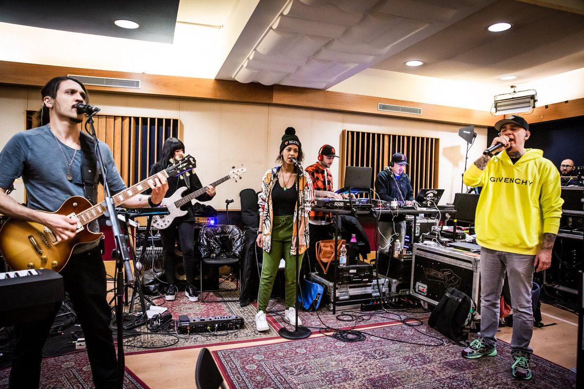 Oggi sono finite le prove... 😉
Ci vediamo il 22 al <a href="/Bluenotemilano/">Blue Note Milano</a> per #ReAle il nuovo album di <a href="/jaxofficial/">J-Ax</a> 🚀🚀🚀