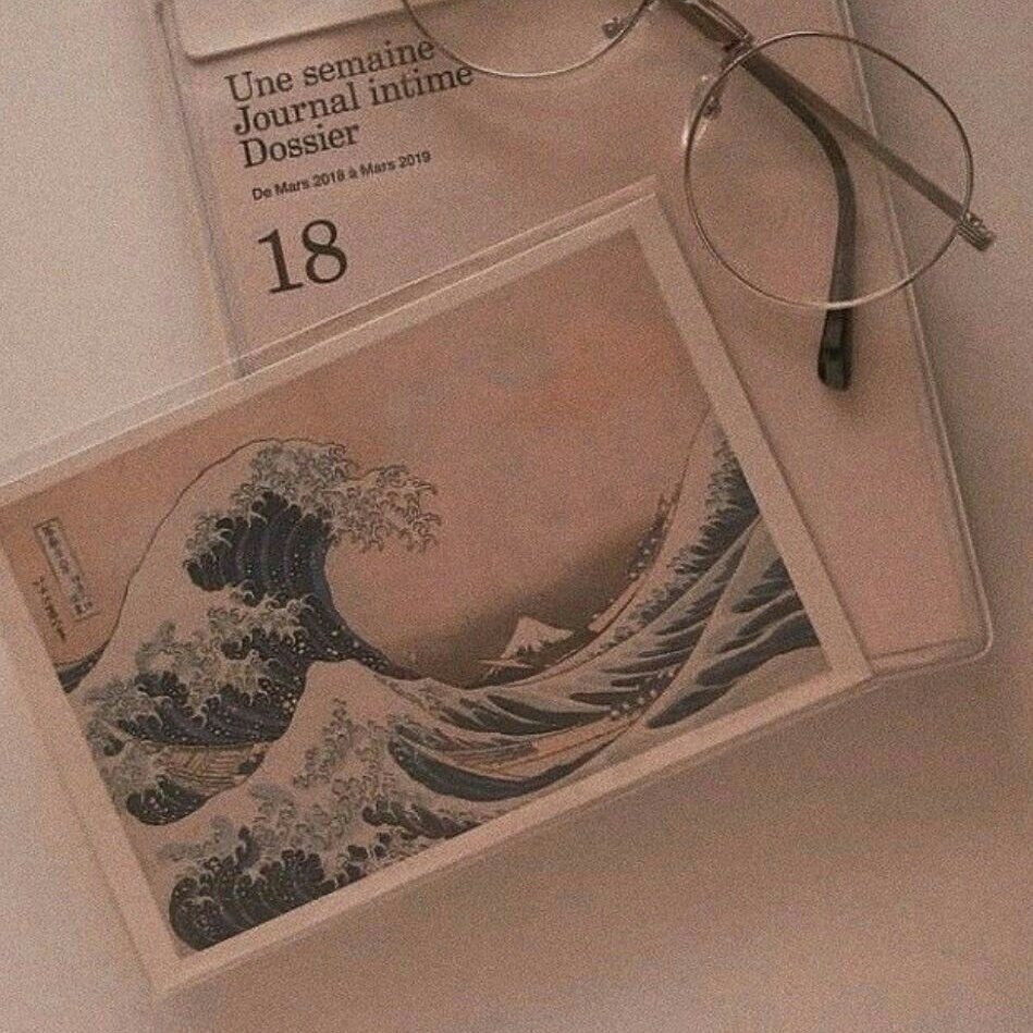 19 yıllık hayatıma girmiş olan en güzel sanat, en güzel sanat eseri, en güzel şarkı, duyup duyabileceğim en güzel melodi sensin. senin sesin, senin bakışın, senin gülüşün. hayran olabilirsin, idolün olabilir ama aşık olmayı nasıl başardın? oluyormuş öyle şeyler, seninle öğrendim.