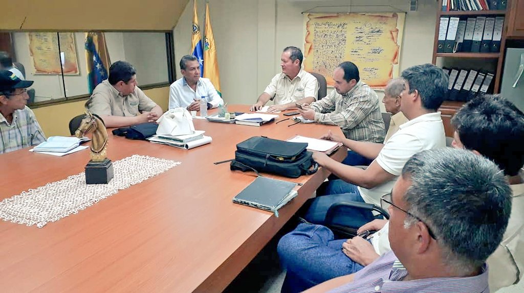 RamonGuevaraMRD's tweet photo. #16Ene Buscando siempre el enlace de las instituciones privadas con las públicas siendo las dos fundamentales para el desarrollo del país nos reunimos con la Directiva de Asodega. Primero ratificando el compromiso para el inicio de Domo Agroindustrial... con hilo https://t.co/E9uaLlXcXg