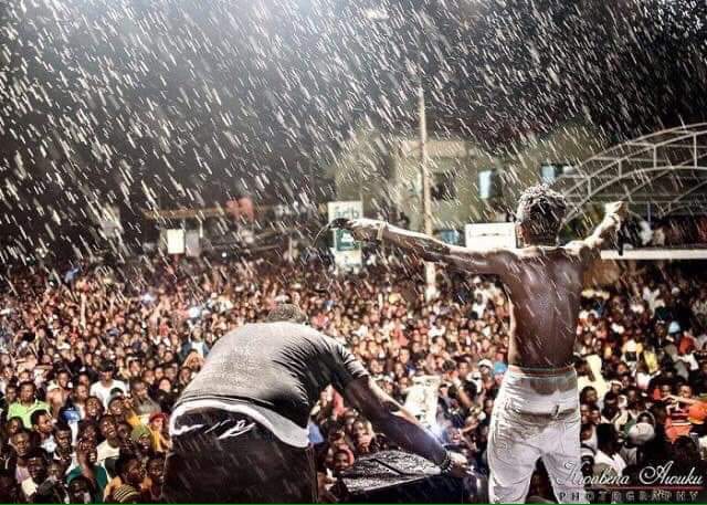 sm2daworld's tweet photo. #SMLivesInSOMany 
Who Remember's this Day? INFACT, HOW MANY OF US STOOD IN THIS RAIN WITH SHATTA WALE WHILE HE PERFORMED? IF YOU DID, JUST KNOW IT WOULD NEVER BE IN VAIN. SHATTA MOVEMENT DIDN'T JUST HAPPEN. 
 #OneMovementOneVoice #TopSpeed
#AkweleTake #AllOut2020 #SymbolOfHope https://t.co/0NJnADr4GE