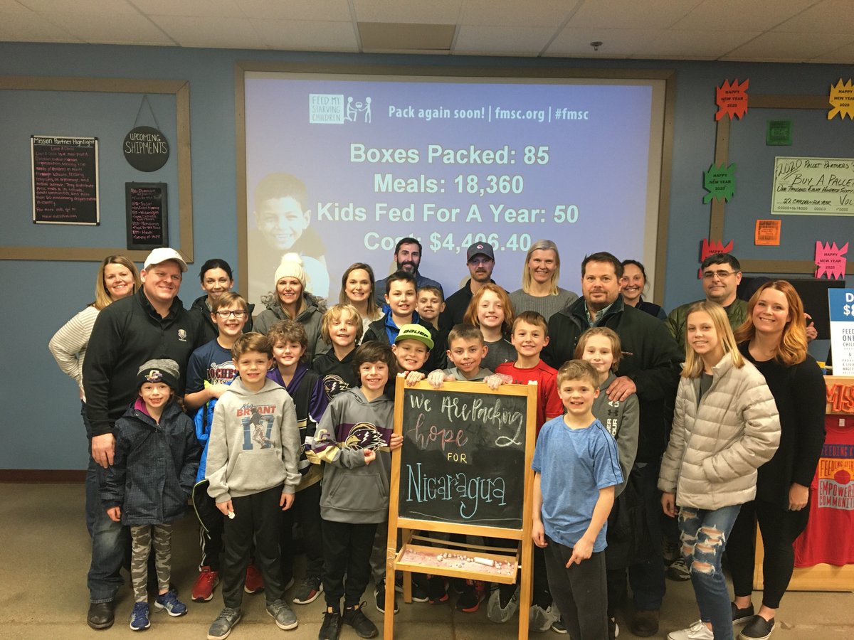 CCHA_Hockey's tweet photo. The Chaska/Chanhassen Squirt B2 Black players and their families spent an evening at Feed My Starving Children earlier this week, packing meals to help feed children in Nicaragua. #StormhawksGiveBack 
@fmsc_org https://t.co/KRhxjLqrTD