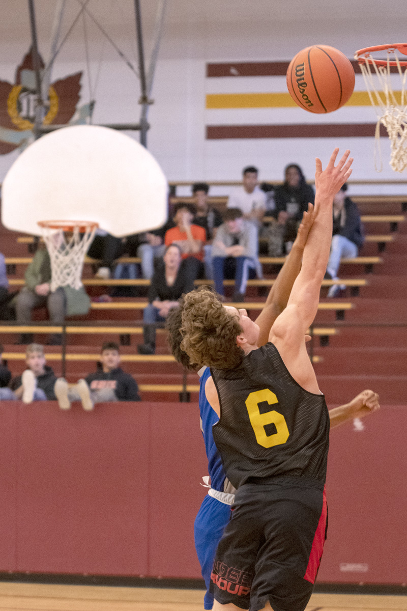 Our Sr Boys Bballers were leading by 11 going into the 4th today. Check out fatdog.ca for final score and team standings. #gomarauders #maroon #hoops