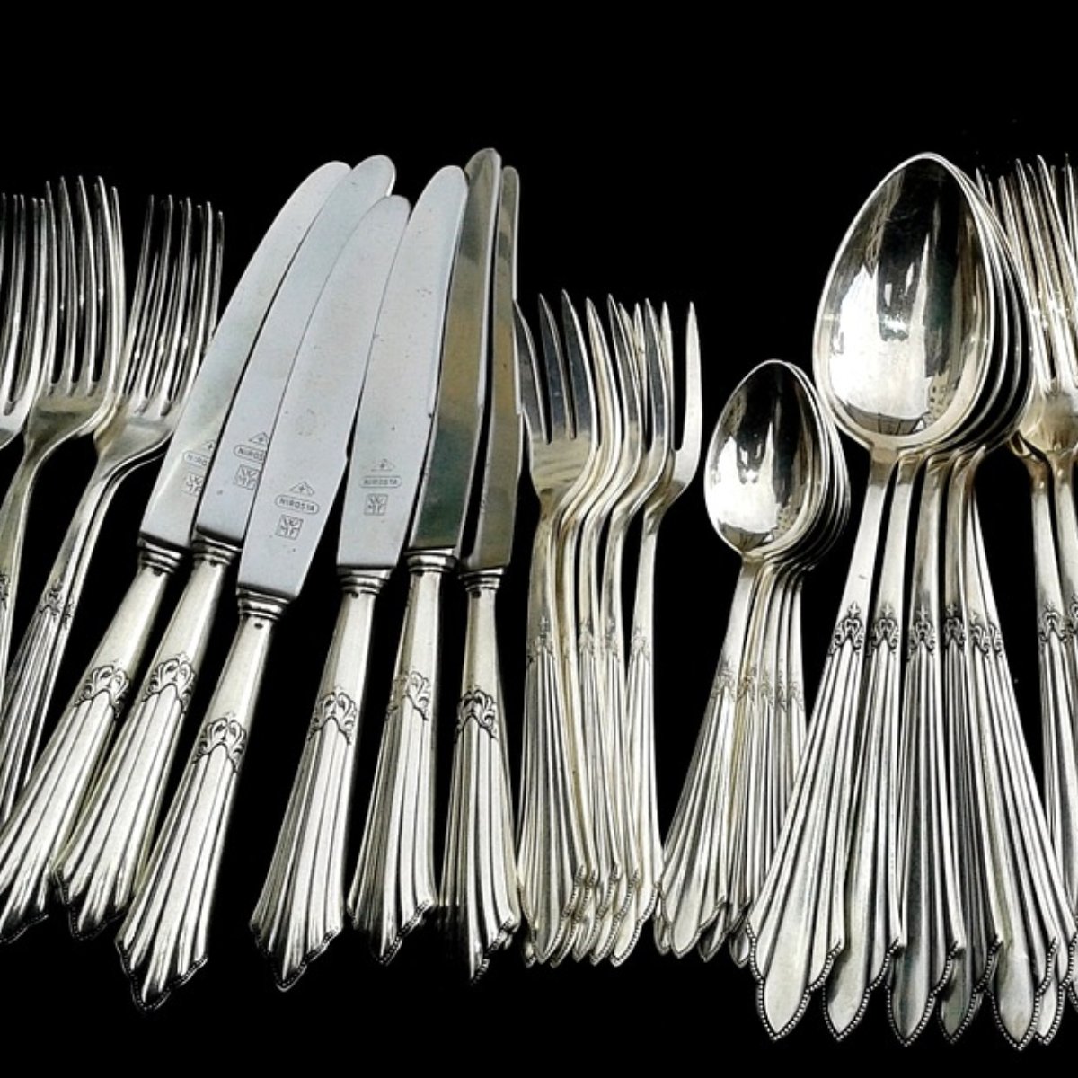 GoldSExchangeNM's tweet photo. Who knew something like silverware could hold so much value? https://t.co/KgYtj6cBXx
