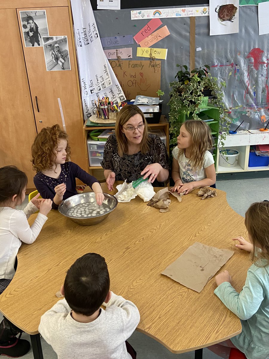 sjfgator's tweet photo. How do polar bears keep warm in the cold water?  Our Kindergarten students have the answer! #ArcticExplorers @SueNorrish https://t.co/MneoSRLZg9