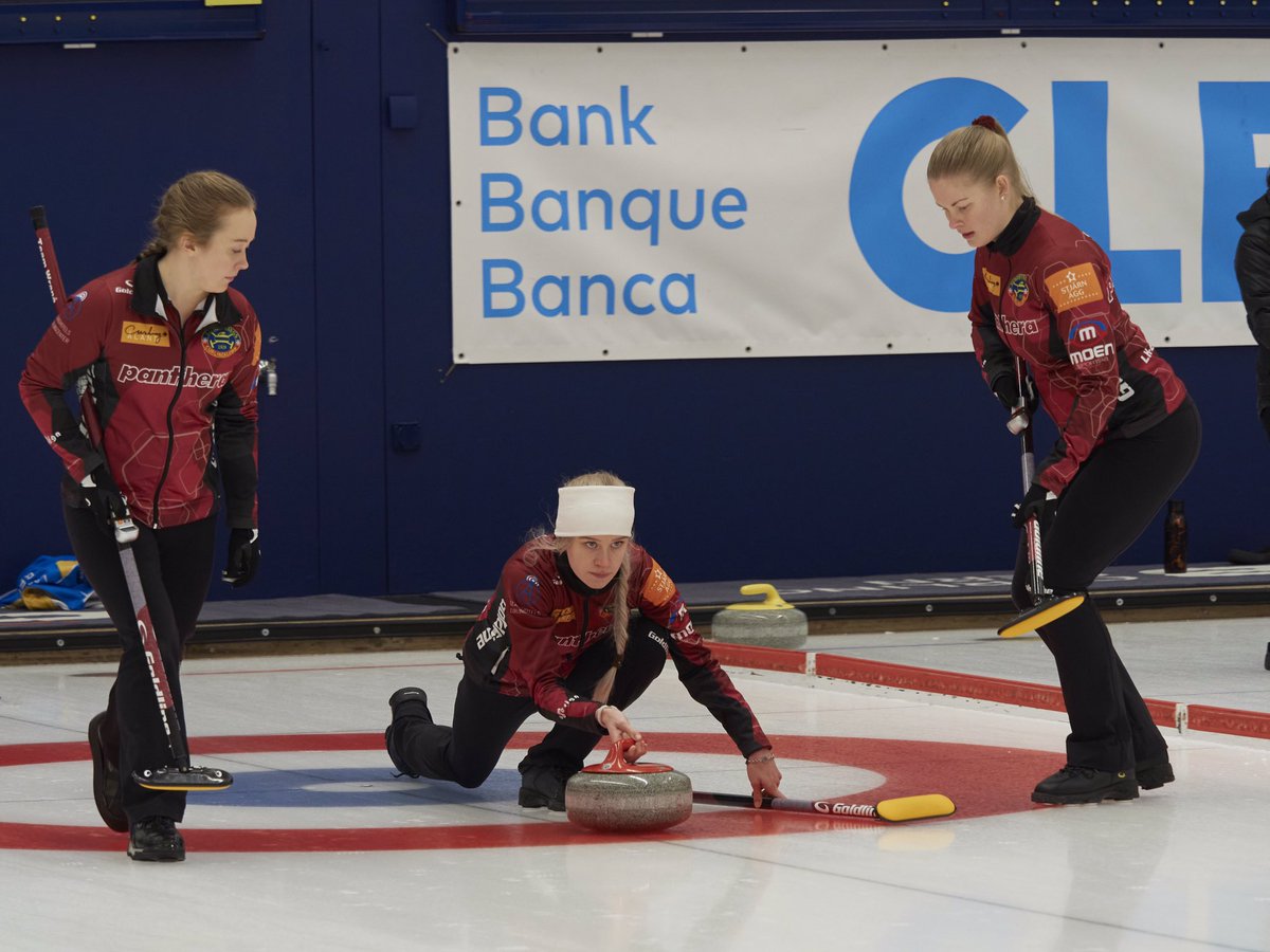 TeamWrana's tweet photo. We’re back in Scotland! This time for the Glynhill Ladies International. Practice done today and first game is tomorrow against @TeamFeltscher. #wct 
📷: Beat Koch https://t.co/lGtkIkWfSi