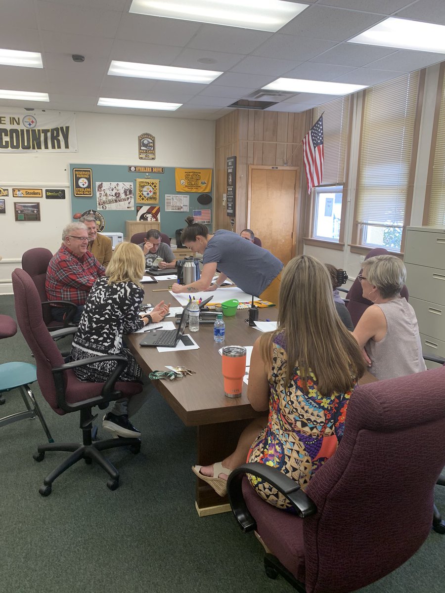 logan_whitmore's tweet photo. Thank you @mandyellzey for coming to Riverview to train our staff in Ruler! Looking forward to next week and continuing to build upon our Stingray Fever!! @AltVcs @AltJohns #RULER https://t.co/f5ySzOgASj